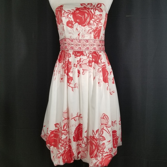 Forever 21 Dresses & Skirts - Forever twenty one strapless floral dress. M